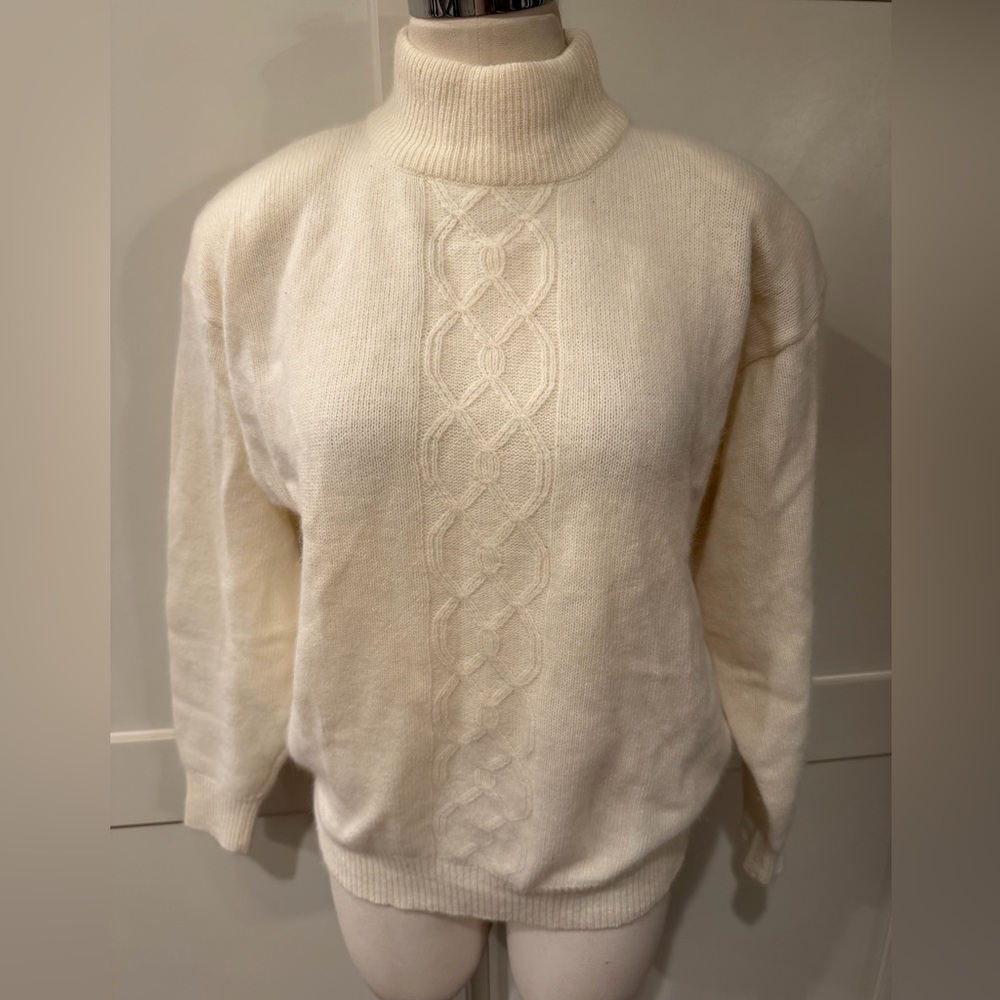 Vintage Lombardi Inc Cream Turtleneck Sweater